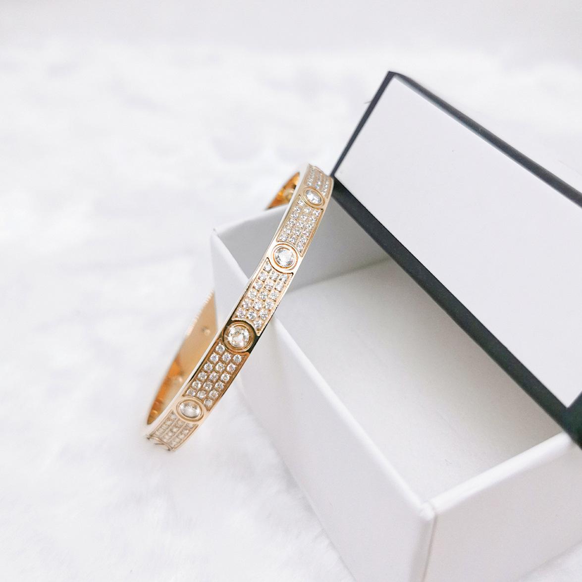 

Модный тренд Полный браслет Sky Star Новый браслет с пряжкой Браслет из титановой стали из золота 18 карат 18cm