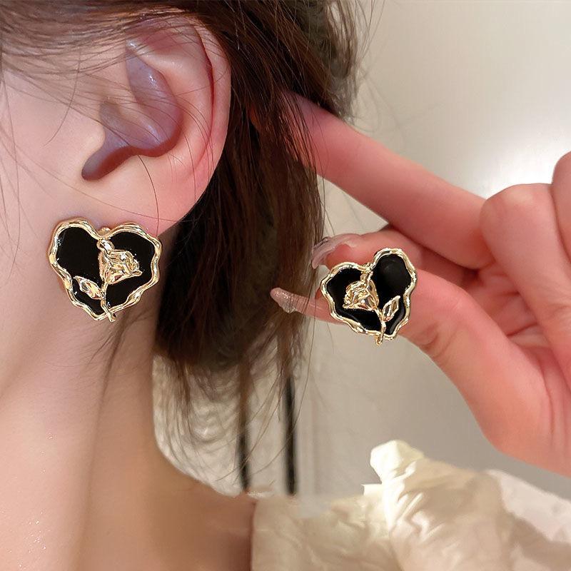Temperament simple pearl love stud earrings women's light luxury niche design sense high sense Korean versatile earrings ear jewelry