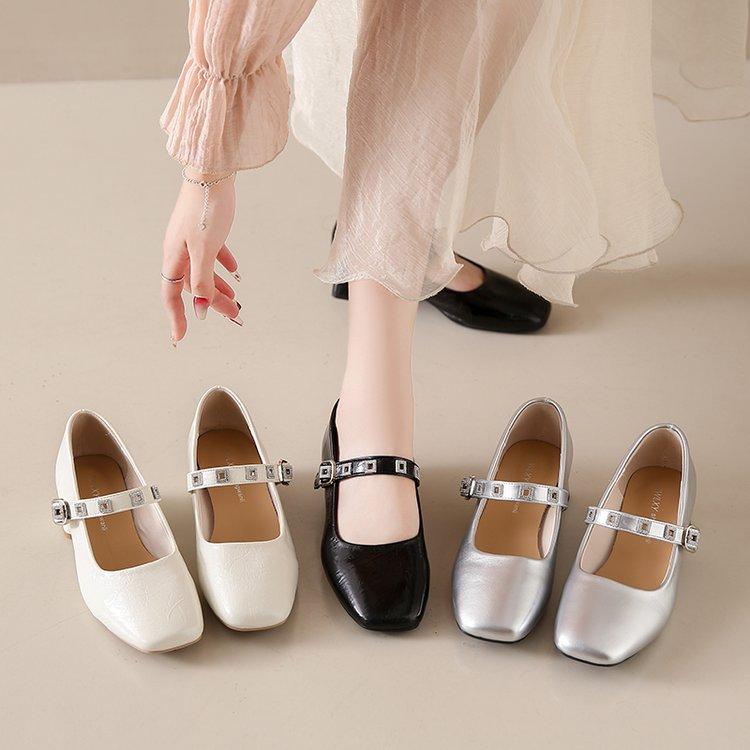 Square head Mary Jane single shoes girl 2025 autumn new French thick heel small leather shoes fairy style with skirt high heels