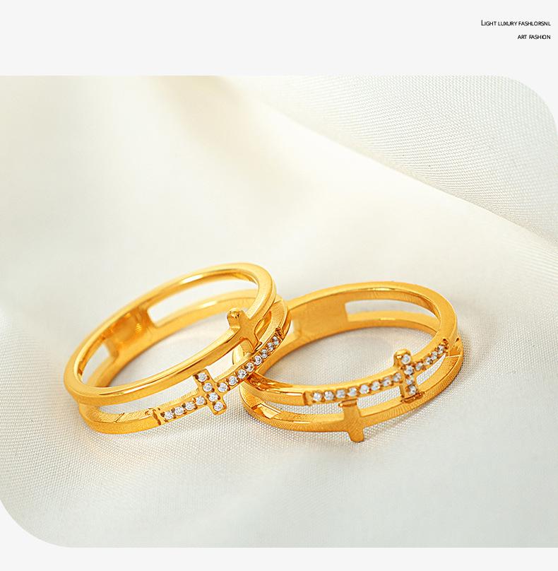 Trendiger Ring aus Titanstahl mit Einlage: Vielseitiger Luxusschmuck