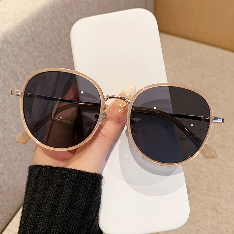 Vintage Round Sunglasses Women Black Large Frame Sun Glasses Metal Detail UV400 Fashion Eyewear Summer Beach Driving Goggles