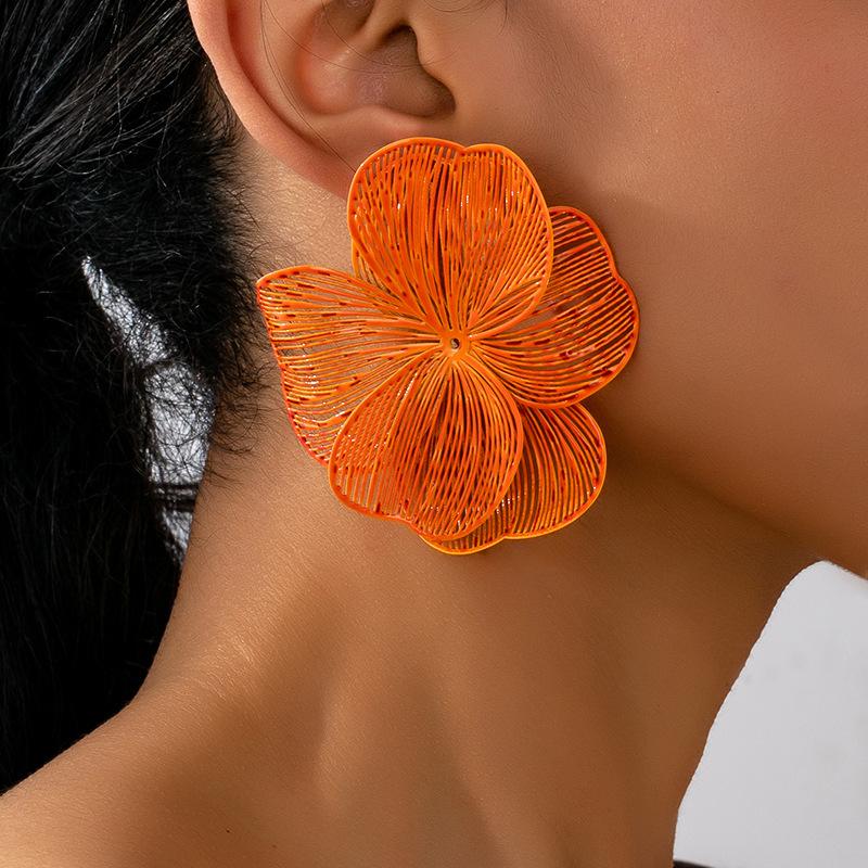 1 Pair Vintage Elegant Metallic Gold Textured Floral Pendant Earrings, Suitable For Women's Daily, Party, Holiday, Gift