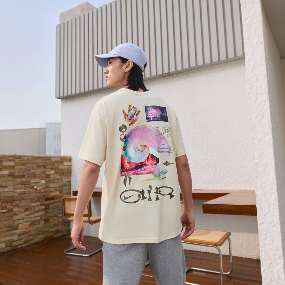 Nike Sportswear Premium Essentials T-Shirt S