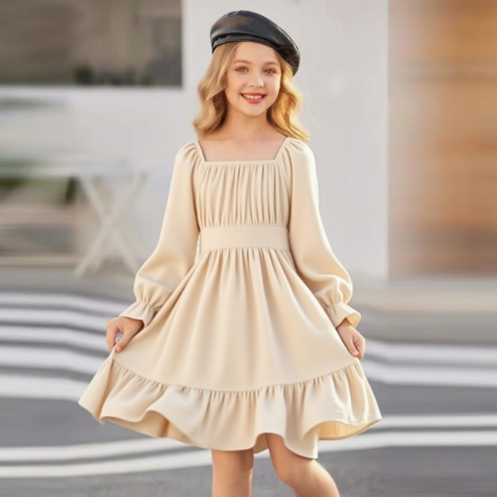 

Модное и милое платье для девочек однотонное с приталенным силуэтом, квадратным вырезом, рукавами-колокольчиками и пышной юбкой с оборками 140 бежевый