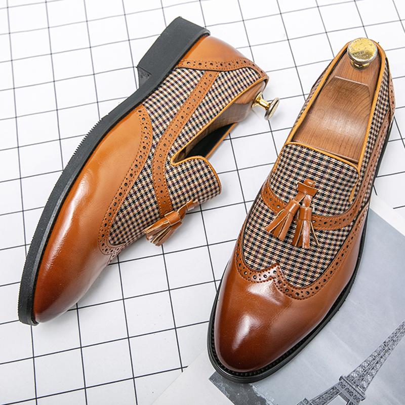 Britische Mode Neue Herren Spitzschuhe mit Quasten Gemischtes Patchwork Schuhe Männlich Designer Formell Hochzeit Abschlussballkleid Heimkehr Schuhwerk