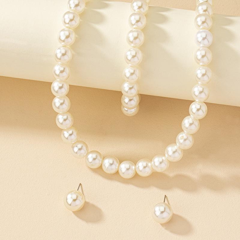 Korean Minimalist Freshwater Pearl Jewelry Set: Earrings, Bracelet, Necklace, Clavicle Chain in Retro Style for Women.