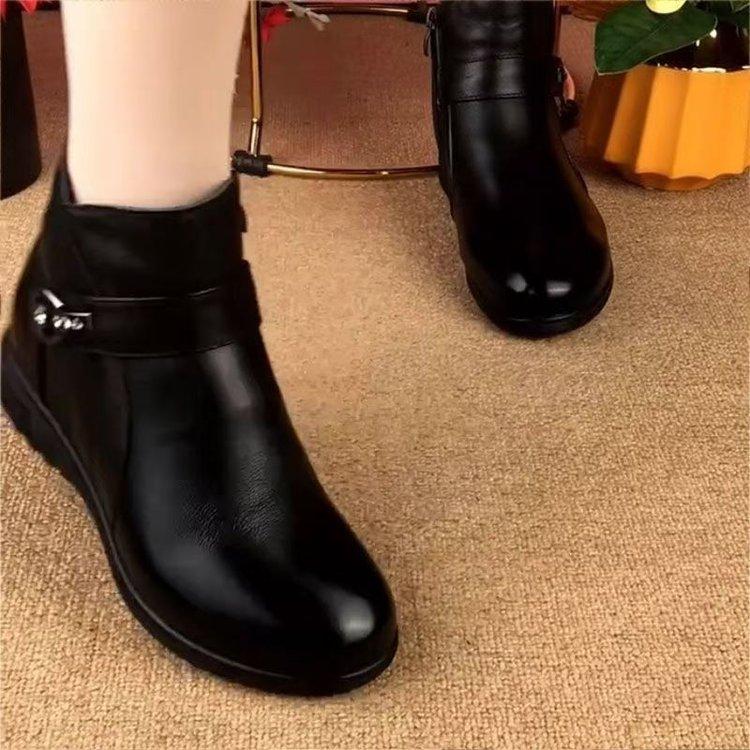 2025 Winter Mom Shoes Soft Leather Middle-aged and Elderly Casual Anti-skid Snow Short Boots Grandma Flat Leather Shoes Women
