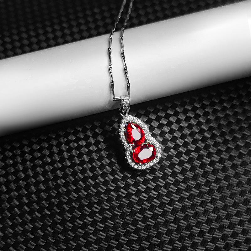 Ethnic Style Green Agate and Chalcedony Pendant Necklace for Women