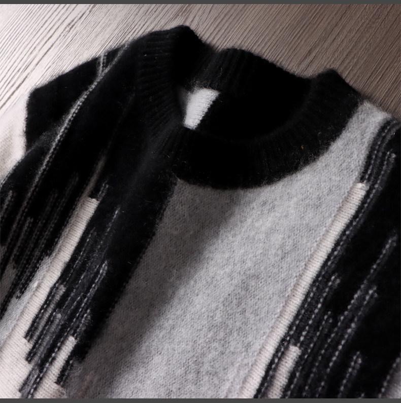 Men's 100% Pure Wool Round Neck Gradient Sweater - Thick, Loose Fit for Business Casual.