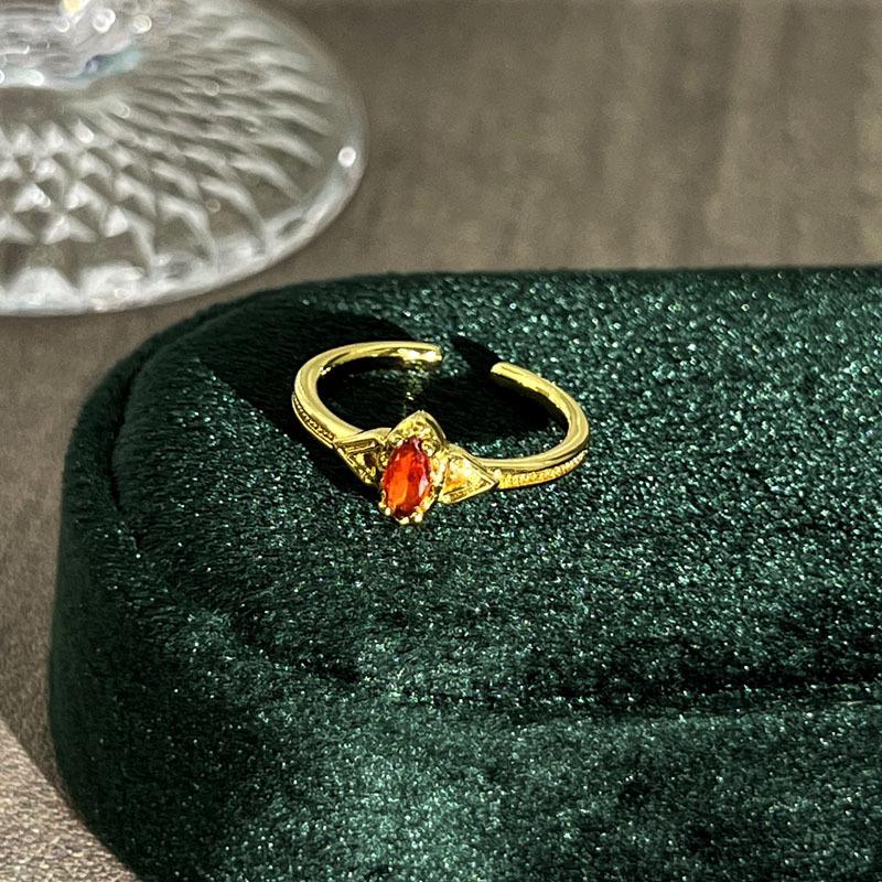 

2026 Orange Light Butterfly Dance Retro Court Style Autumn and Winter New Beautiful Orange Zircon Ring Female Personality Butterfly Light Luxury Ring Resizable