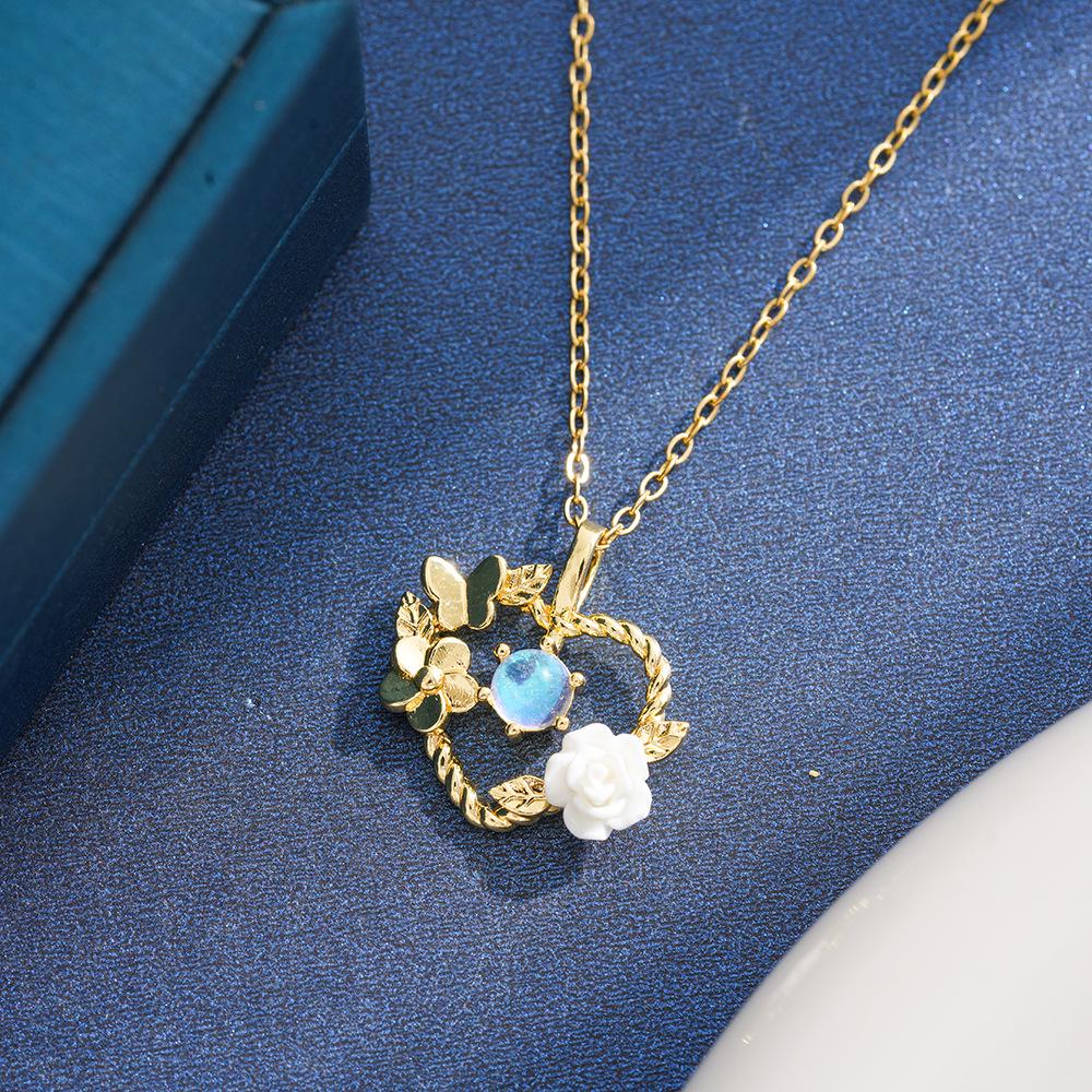Elegant European Heart Flower Titanium Steel Necklace - Luxurious, Colorfast Clavicle Chain for Women