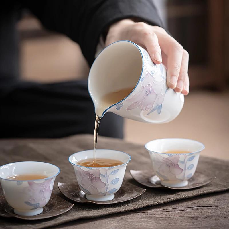210ml Chinese Ceramic Fair Cup Cha Hai Handmade Three-dimensional Relief Flowers Teacup Household Porcelain Tea Set Accessories