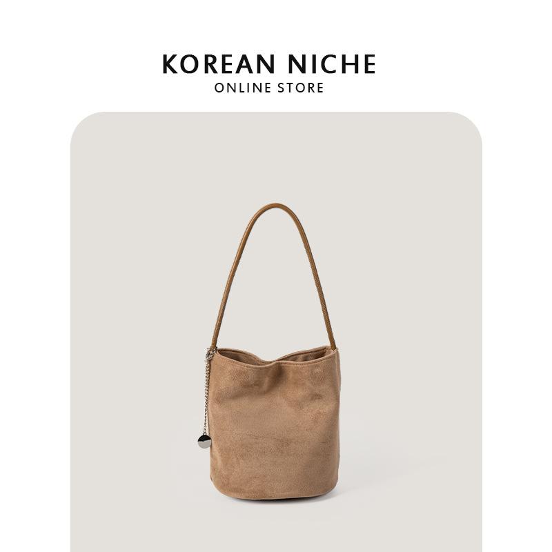 New Niche Ins Soft Suede Single Shoulder Underarm Bag for Women, Simple and Versatile Bucket Bag