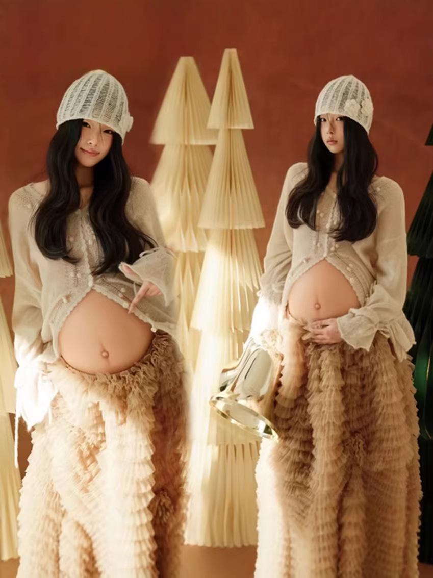 

Korean-Style Christmas Maternity Photoshoot Sweater - Elegant Homewear for Pregnant Moms Hat