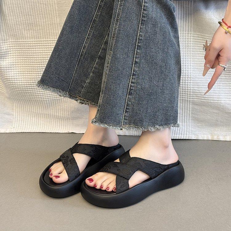2025 spring and summer new slippers women's middle heel T-shaped muffin sole comfortable soft sole non-slip women's shoes one-word slippers