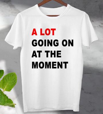 Muziek Carnaval Er Gebeurt Veel Op Dit Moment 2024 Tour T-shirt Swift Ew Top