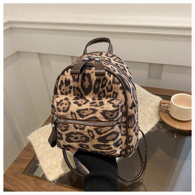 This year, casual leopard print women's 2025 new winter simple foreign style fashion single shoulder double shoulder small schoolbag soft
