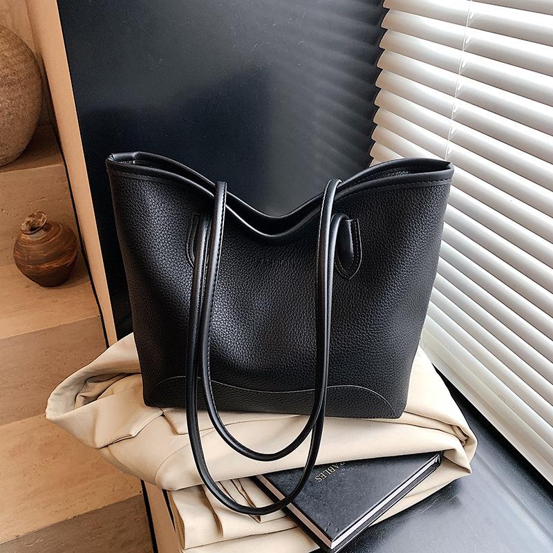 Popular retro bag women's large capacity 2025 new spring casual messenger bag portable bucket bag