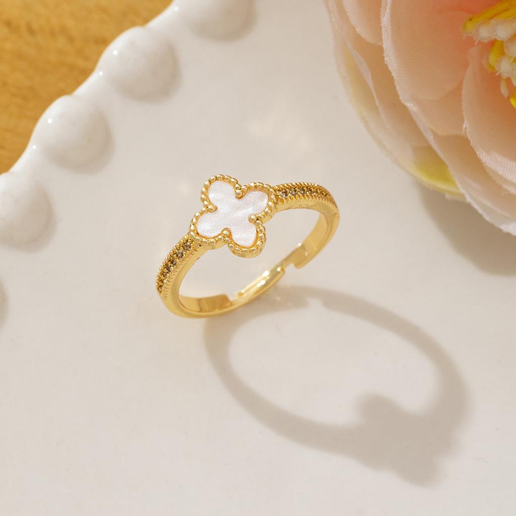 Four-Leaf Clover Ring Unique Shell-Shaped Band Lightly Luxurious and Fashionable Ring