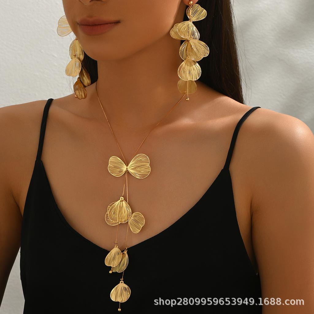 Dress Jewelry Direct Sales Necklace Earrings Two-piece Set Flower Bride Retro High-end Design Set