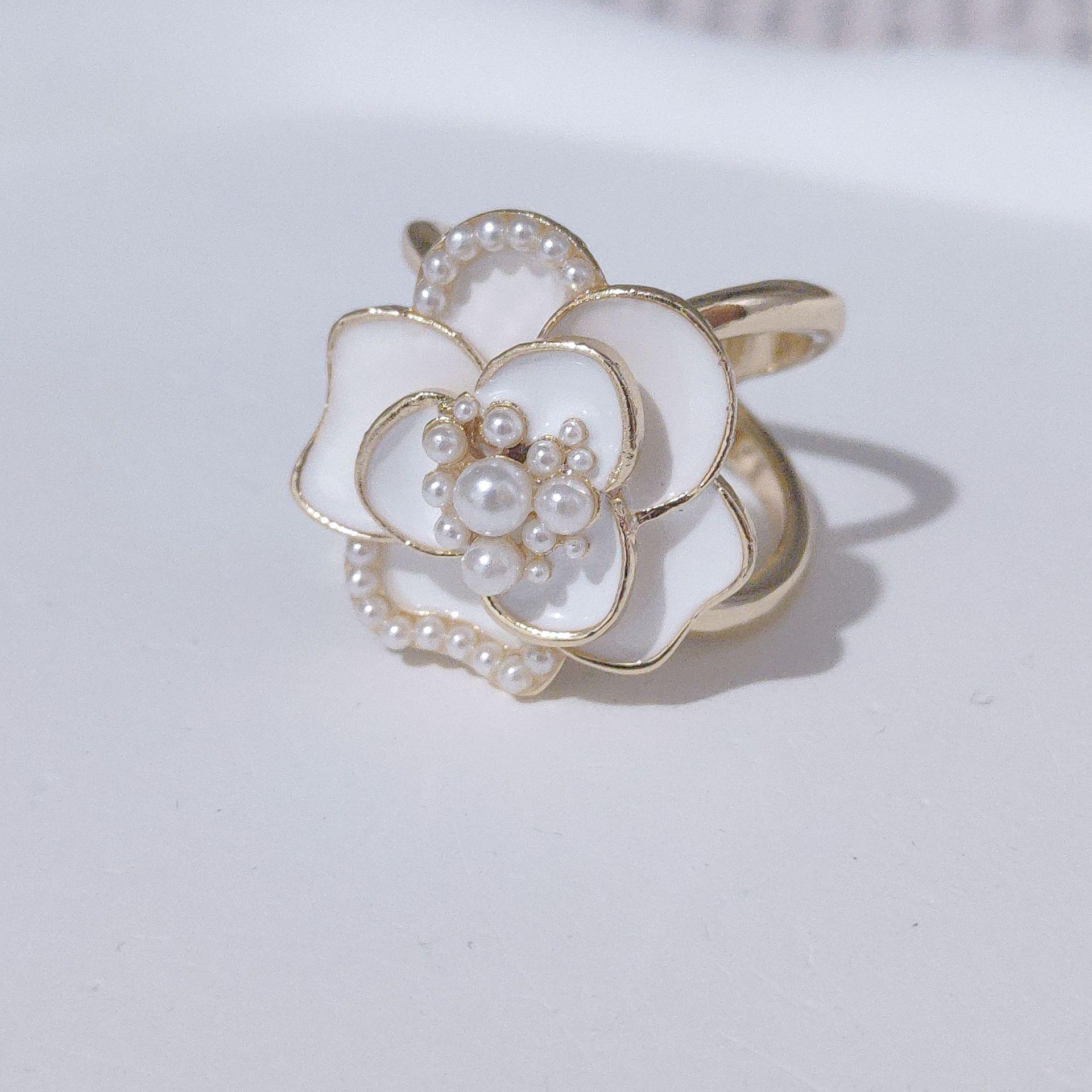 

Элегантная пряжка для шарфа с цветочным узором из шелка: Универсальный аксессуар двойного назначения для шалей и шарфов