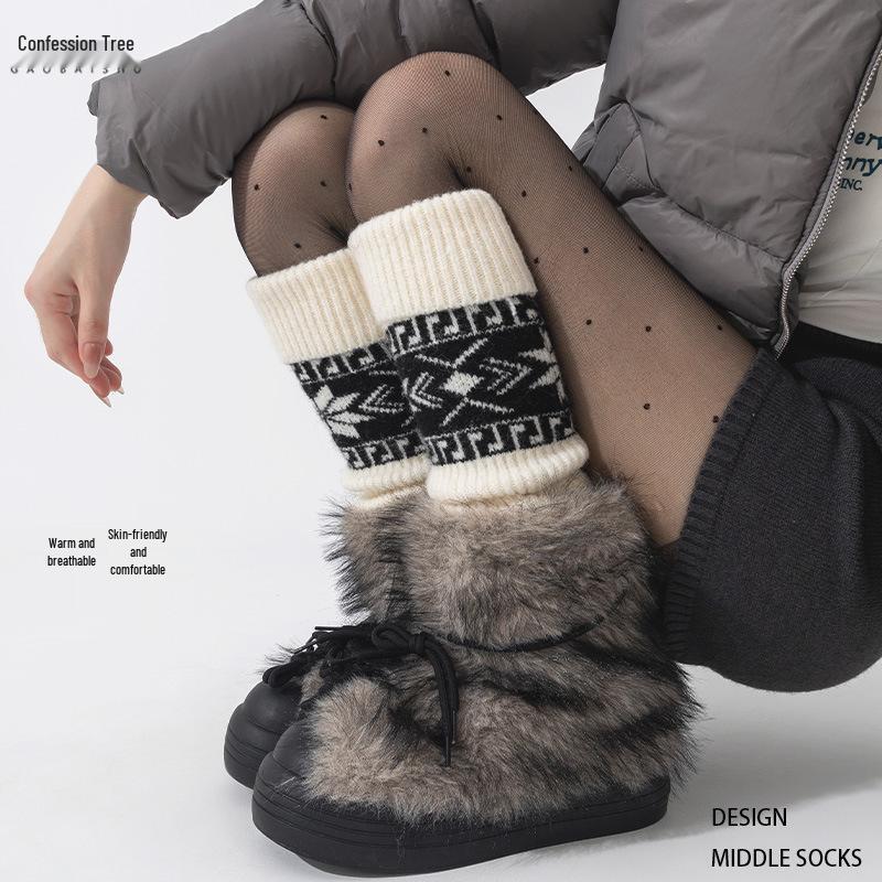 Ethnic Style Wool Leg Warmers: Women’s Thick, Warm, Knitted Calf Warmers with Retro Snowflake Pattern for Autumn and Winter.