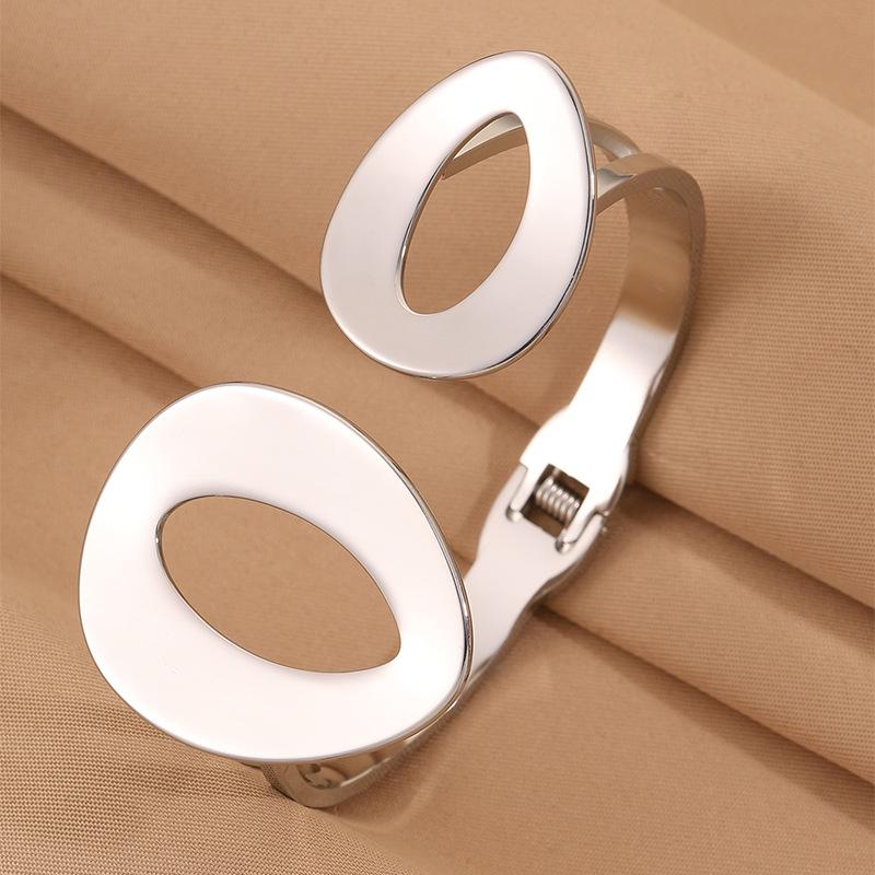 Gold wide version love pattern wide version stainless steel  personalized retro design hollow engraving craft 