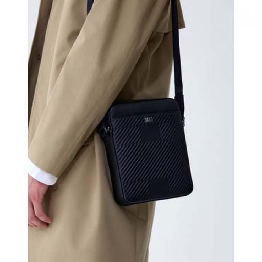 Daks Mini Crossbody Bag Black Cowhide Dbba6f319bk