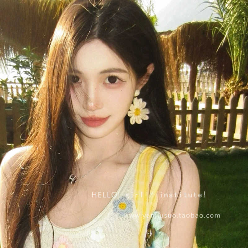 

Island vacation style woven flower stud earrings women s high-end sense unique and beautiful earrings niche design sense versatile earrings