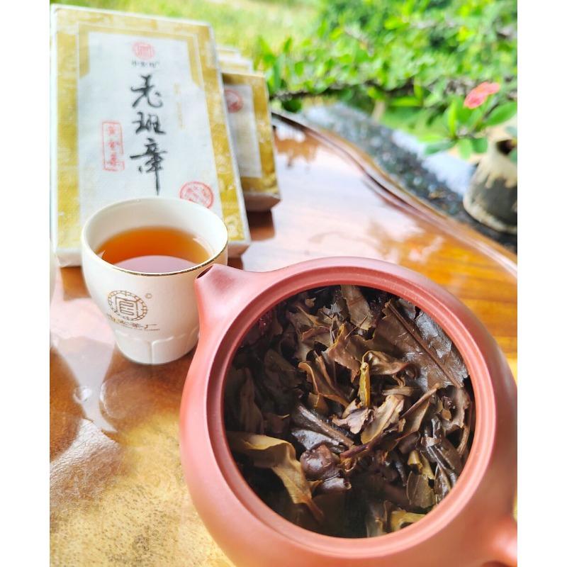 Yunnan dobrý čaj Old Banzhang zlatý list stará čajová cihla starý strom Pu 'er 200g vyzrálý Pu 'er syrový čaj