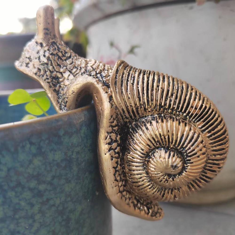 Vintage Climbing Snail Flower Pot Resins Ornaments Mini Snail Figurine Collection Decoration Home Garden Courtyard Art Ornaments