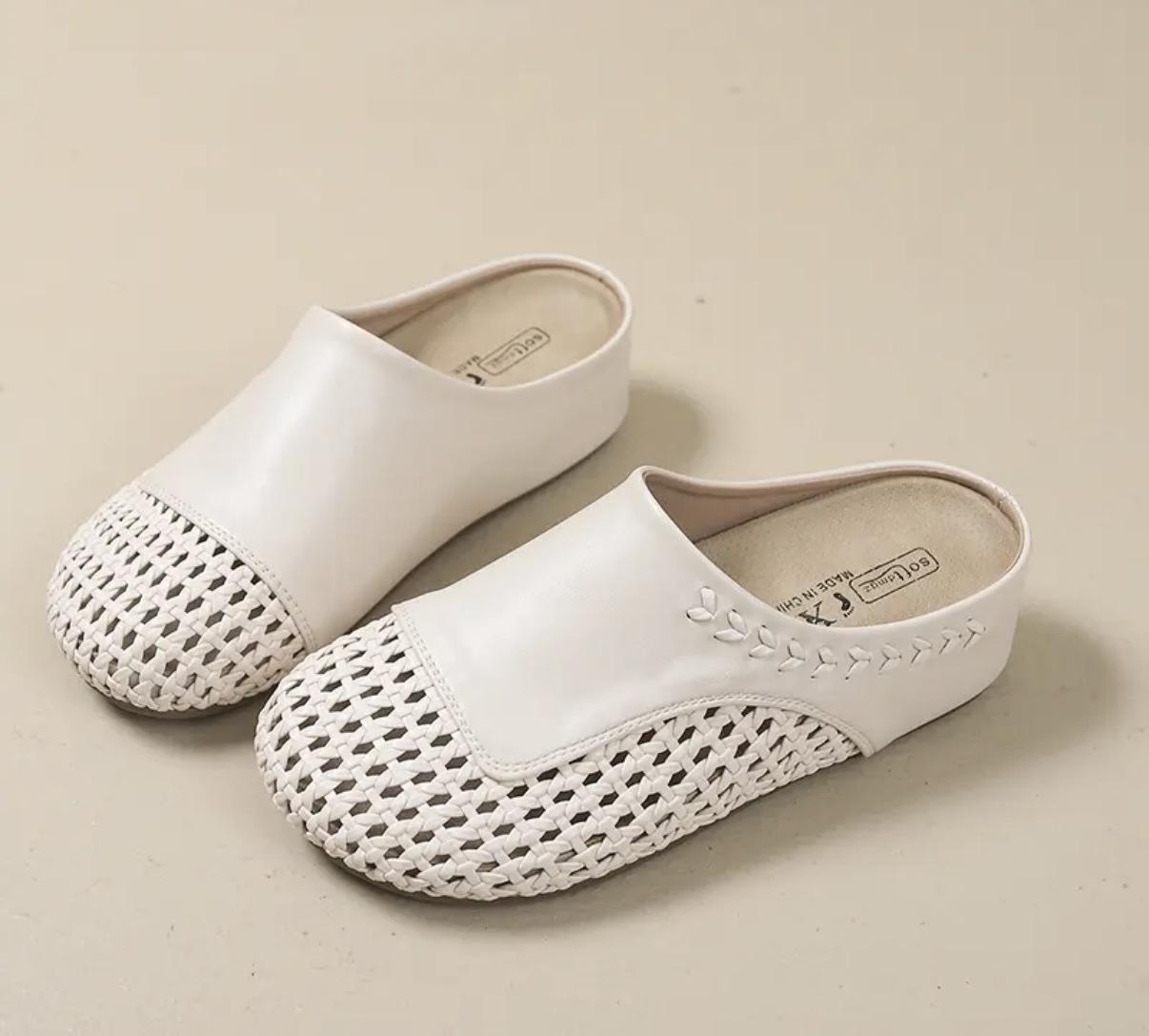 

Thick-bottomed woven hollow bag head cool slippers women s 2025 new comfortable and breathable one-pedal beach Roman slippers 35