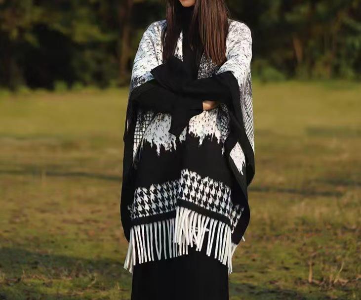 Elegant Ethnic Ink Painting Cape Shawl with Tassels - Versatile Travel Scarf Cloak