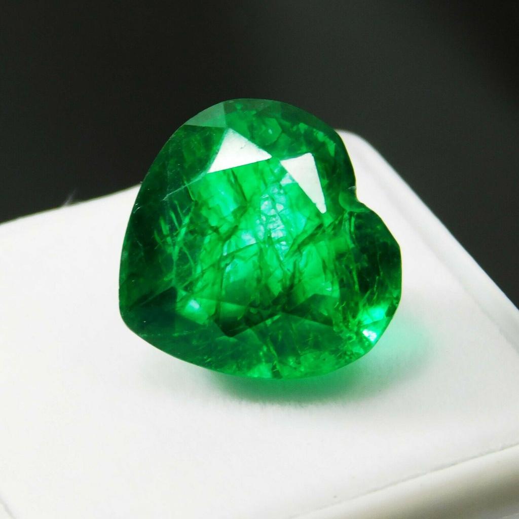 Natural Green Emerald Heart Cut 8.23 Carat CERTIFIED Colombian Loose Gemstone E-8hh 00J 002