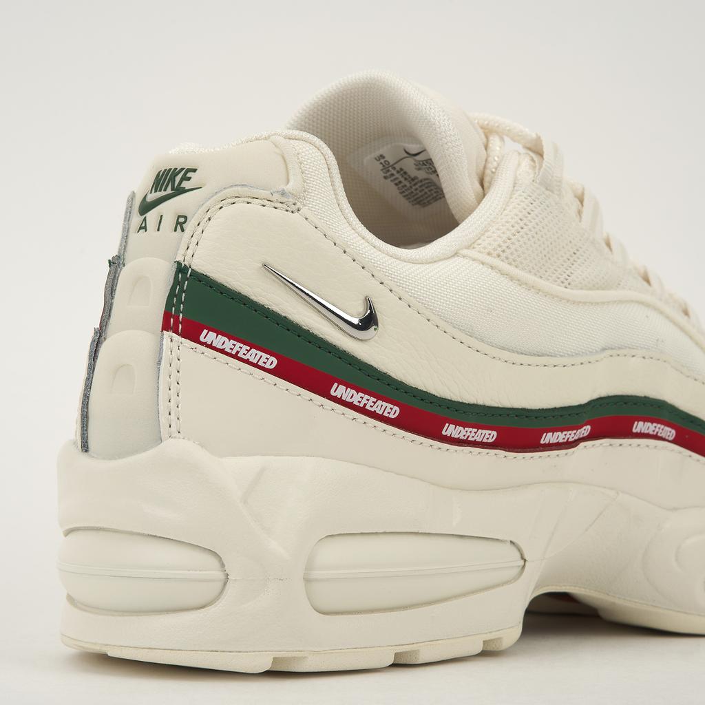 Neporažený x Nike Air Max 95 Sail Pánské tenisky Bílá Metalická-Stříbrná Gorge-Green IB4453-100