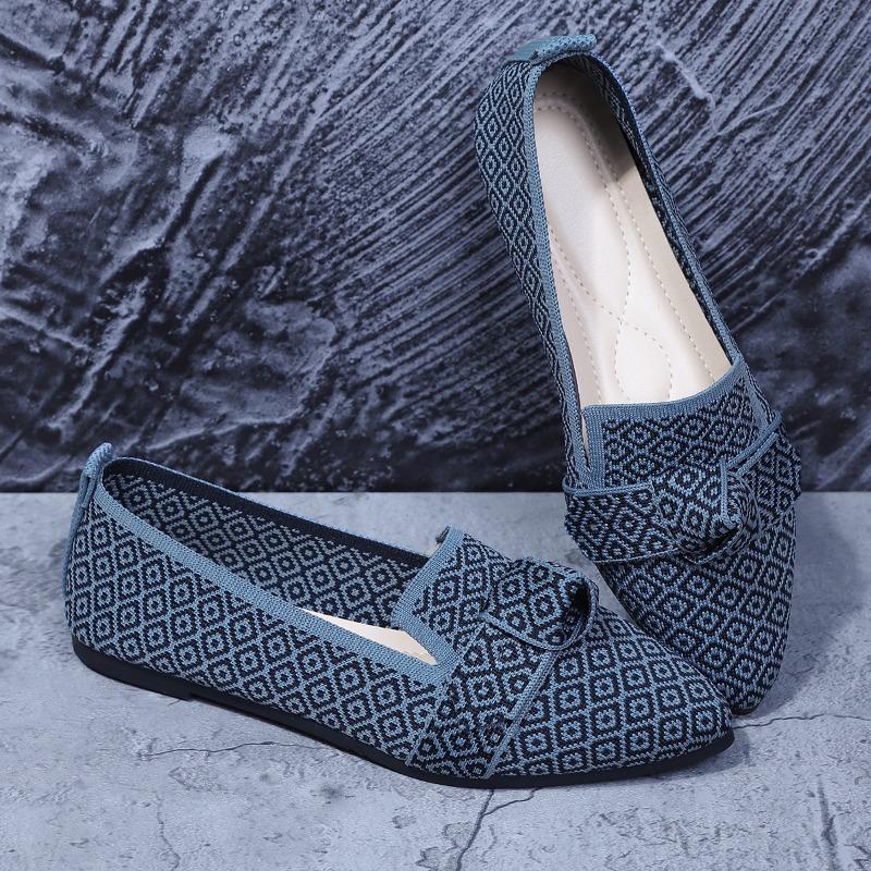 Skinny pointed large size flat single shoes women, fashionable flying weaving one pedal bow casual breathable color matching single