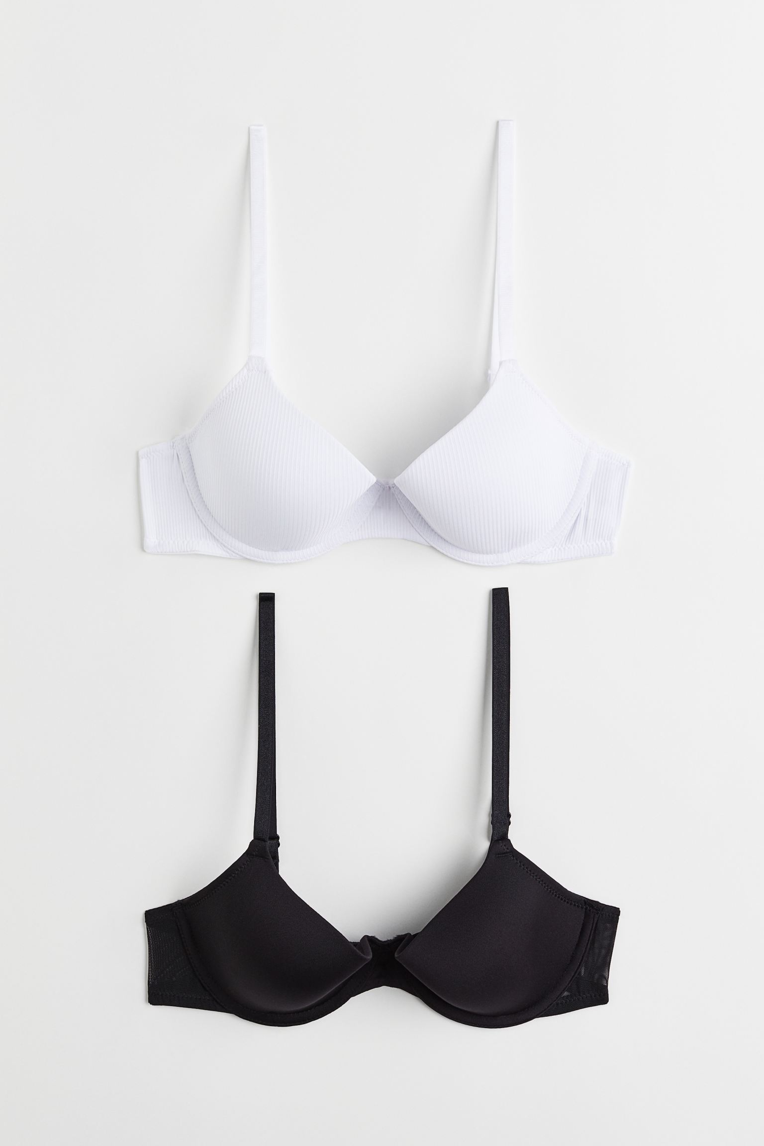 

Комплект из двух бюстгальтеров на косточках с мягкой подкладкой