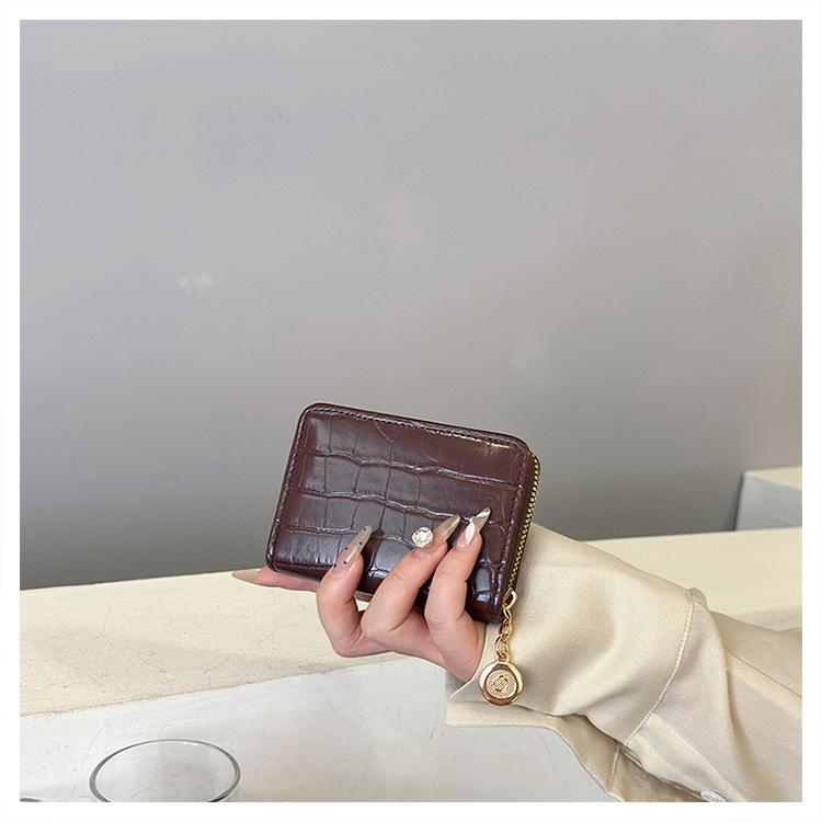 Women’s Zipper Short Wallet Crocodile Embossed PU Leather Large Capacity Card Holder Coin Purse Zip Around Wallet