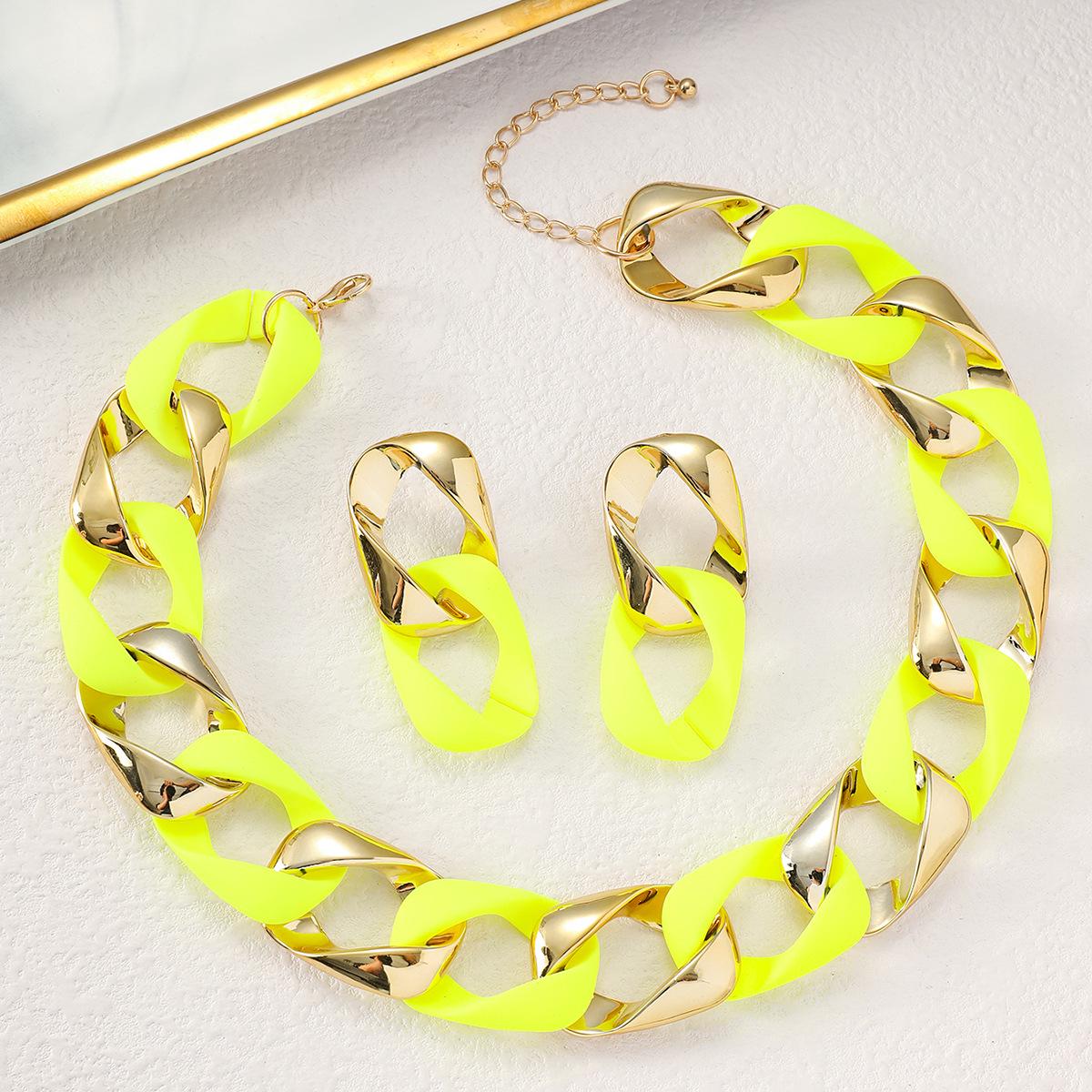 

Модное ожерелье пэчворк из смолы - стиль инфлюенсера