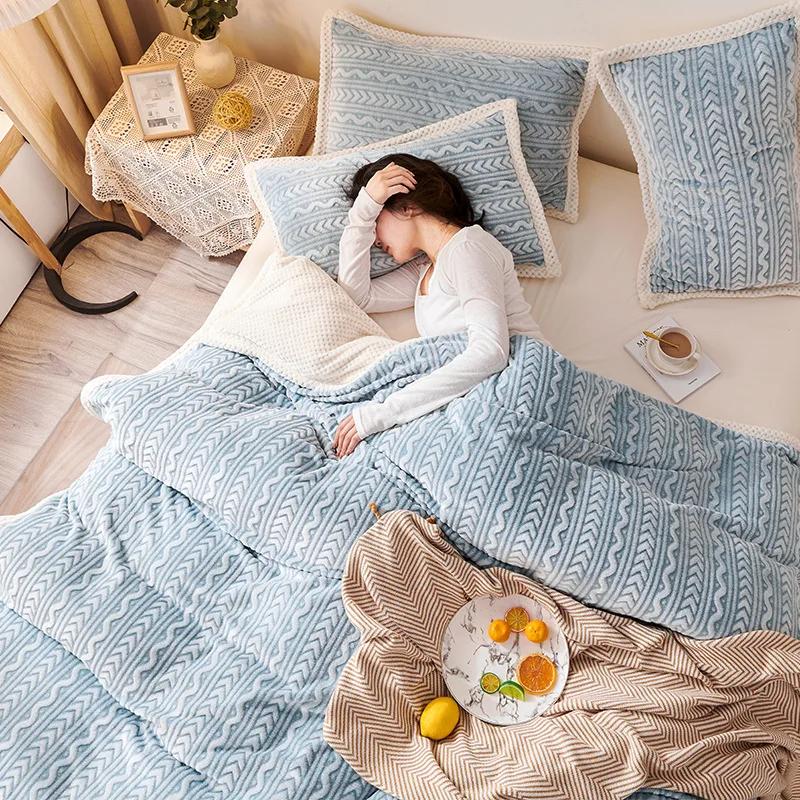 Autumn Winter Thick Coral Fleece Single Blanket Queen Double Flannel Blanket for Office Dorm Warm Little Quilt Without Zipper