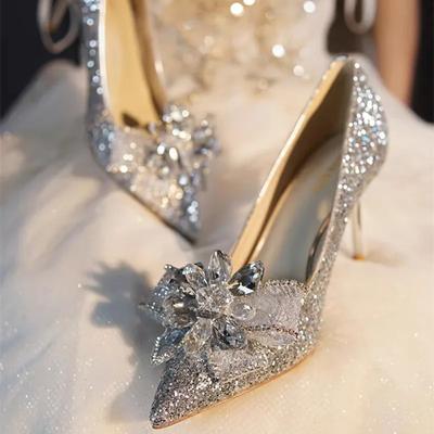 Sapatos de casamento mais novos sapatos de Cinderela strass salto alto bombas bico fino mulher cristal festa bombas