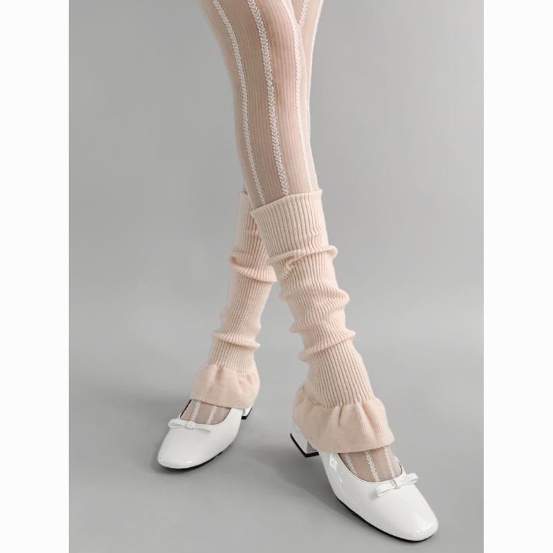 The Pure Cream-colored Foot Covers for Autumn and Winter, The Mid-calf Socks, The Flower Bud Slightly Flared Wide-leg Socks, Are Sweet and Versatile