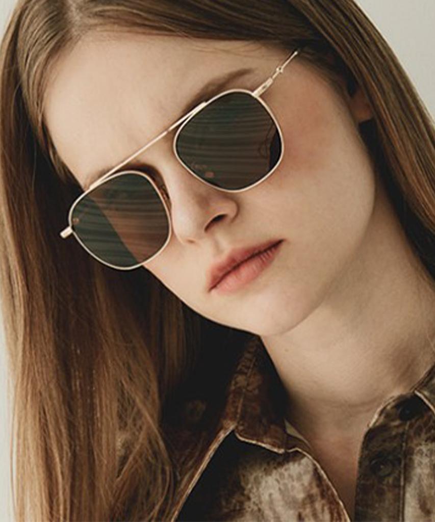 Seupeulingseuteulingseu Vintage Modern Square Shape Sunglasses Page 888 [Gold]