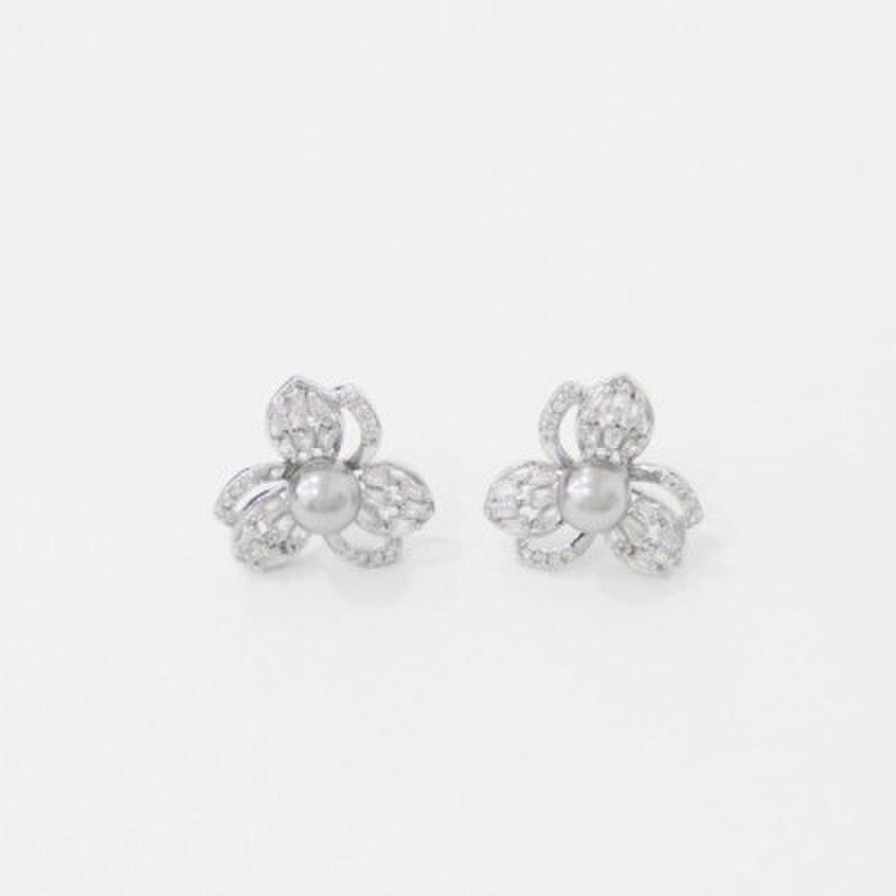 Women's Hanbok Wedding Frill Petal Classic Pearl Earrings