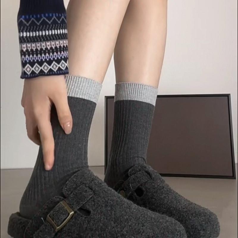 

Женские осенне-зимние утолщенные ретро хлопковые гольфы с помпонами для всех типов ног 1 pair серый