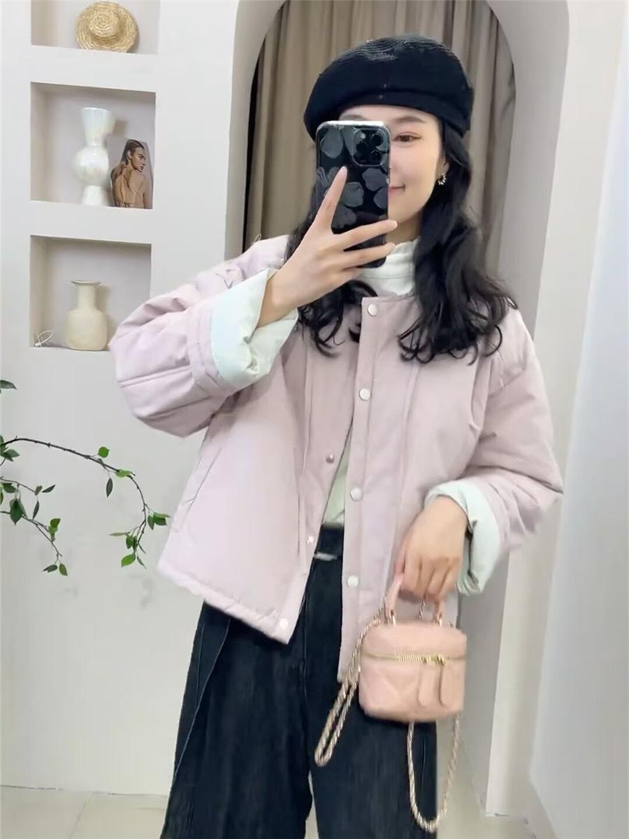 

Короткая куртка с круглым вырезом и хлопковой подкладкой для женской зимы 2025, новая, маленькая, повседневная, свободная и тонкая хлопковая одежда M розовый