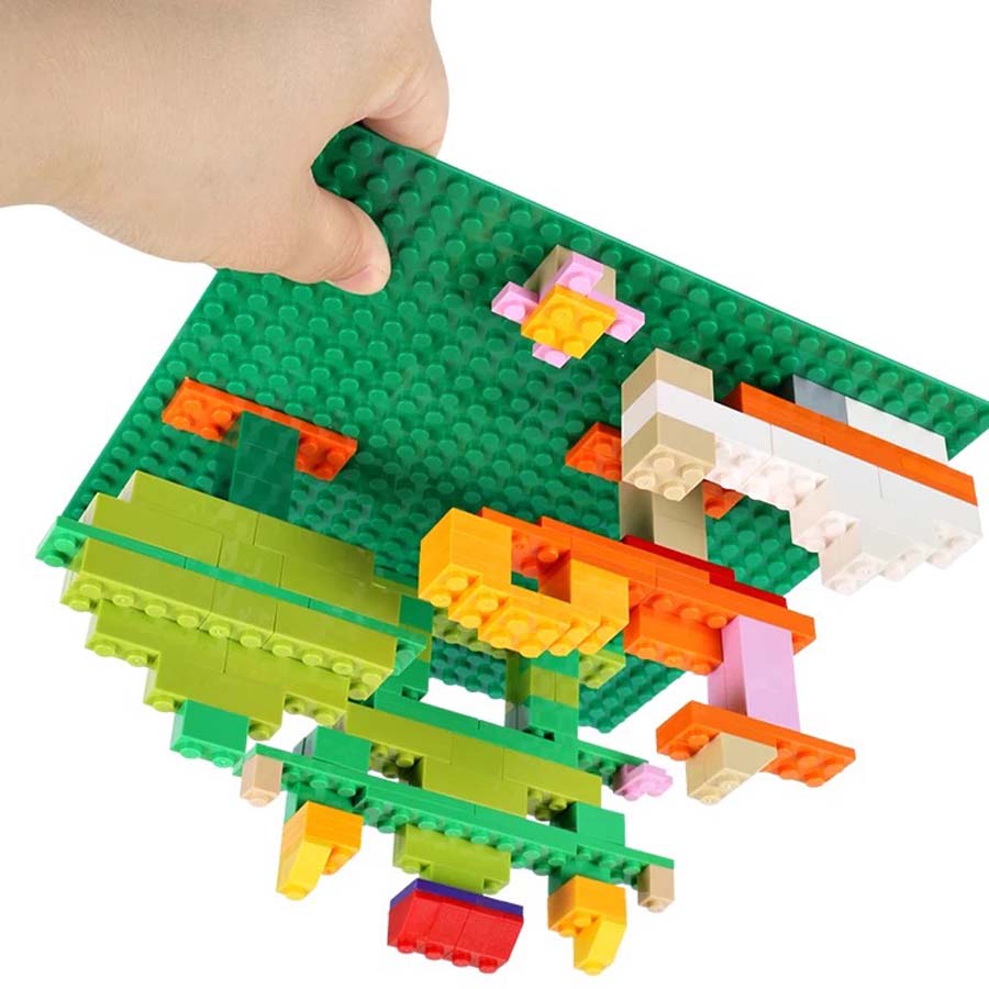 Perfect for play and displaying building block creations the 10 pieces with 16x32 holes are ideal for grass surfaces.