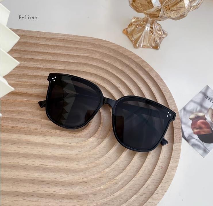 New Fashion Square Women's Sunglasses Retro Rice Nail Metal Sun Glasses Outdoor Sun Shading Sports Glasses For Men And Women