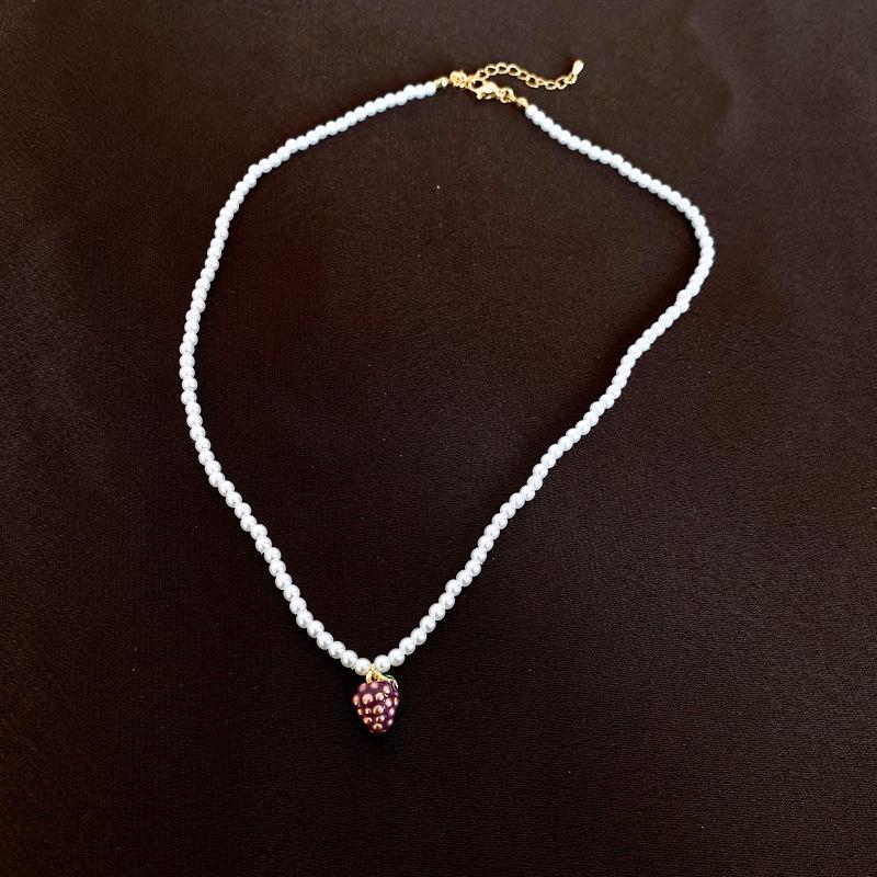 Dopamine Pearl Necklace: Retro Court Style Versatile Clavicle Chain for Women