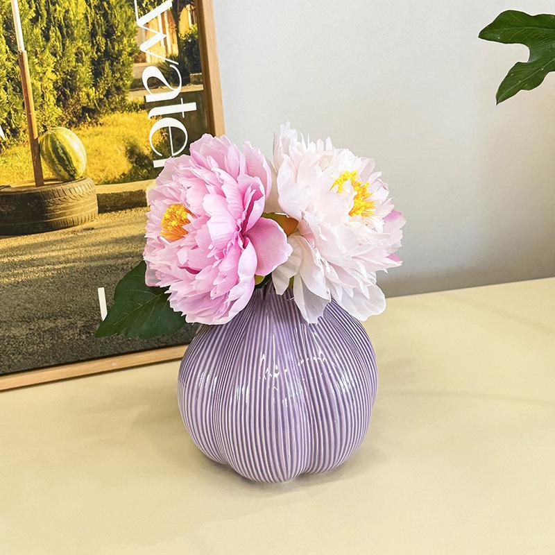 

Фиолетовая керамическая ваза Маленькая милая ваза для цветов для пампасной травы Дом Гостиная Обеденный стол Фермерский дом Офисный декор Столик для спальни 1pcs